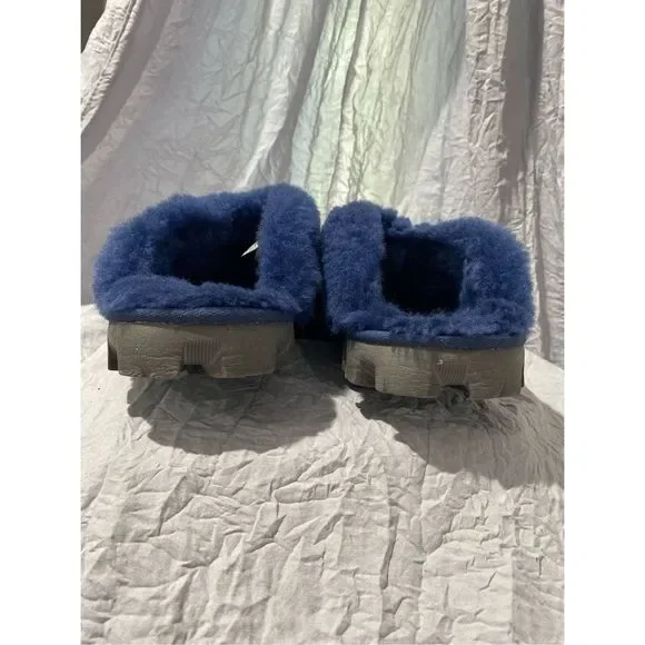 UGG slide in slippers sooo comfy and beautiful color - Picture 4 of 9